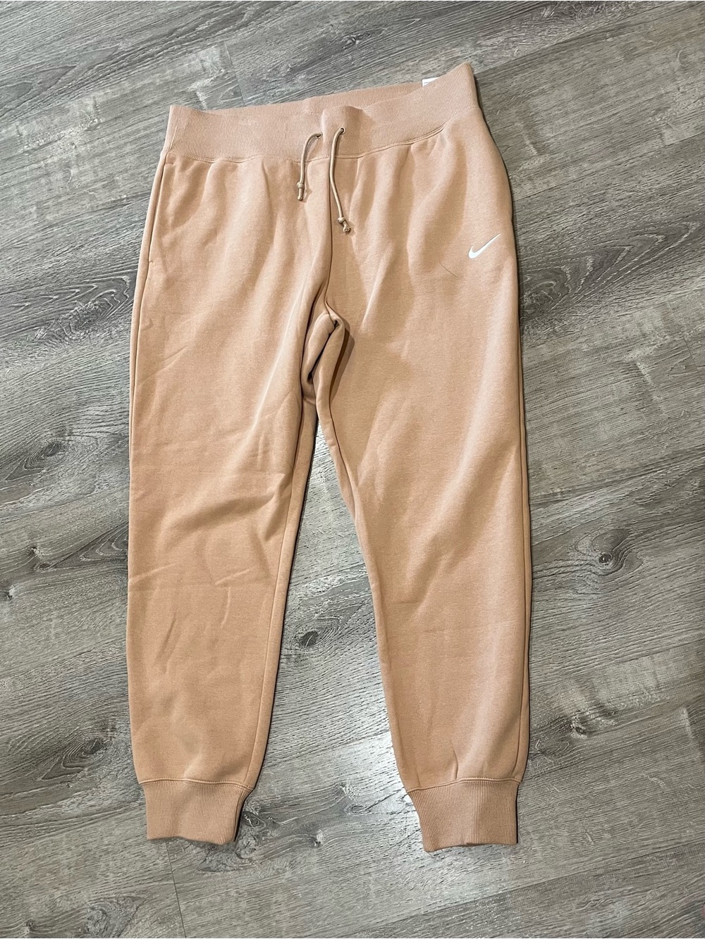 Nike Women’s Tan Standard Fit High Rise Jogger Sweatpants